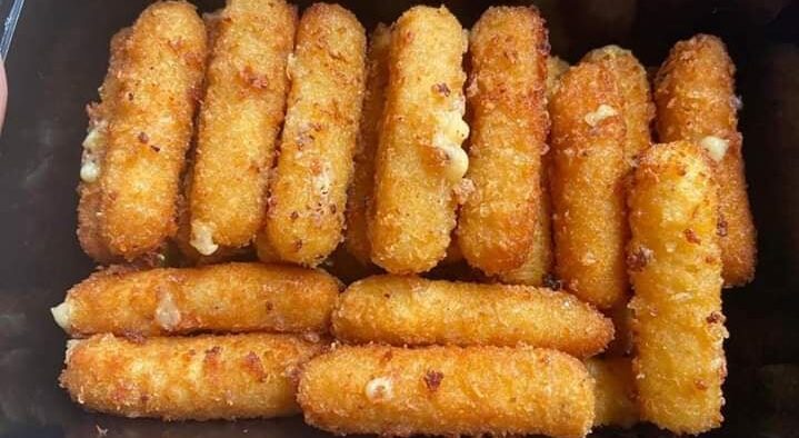 Air Fryer Mozzarella Sticks