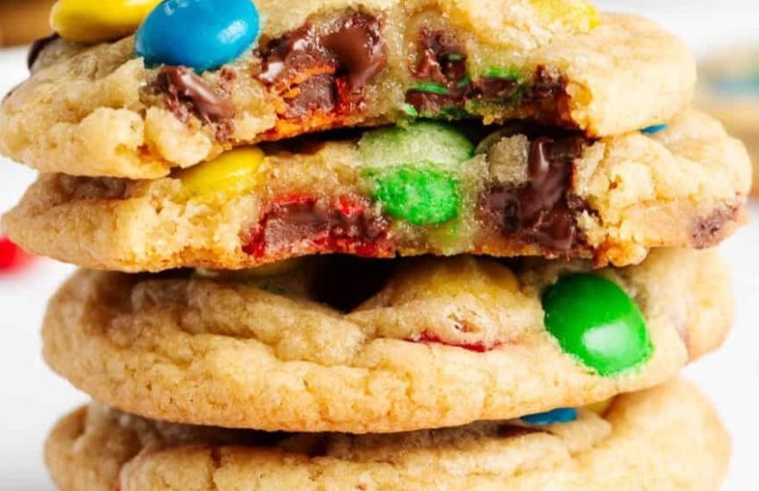 Best M&M's Chocolate Chip Cookies